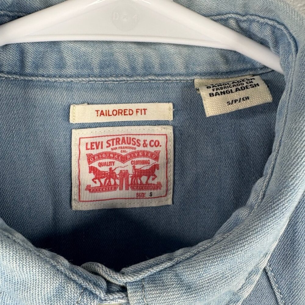Levi's Tailored Fit Denim Buttondown Top - Picture 2 of 7